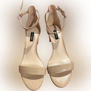 *NEVER WORN* Nine West Women’s Dream Heels in Beige Size 9